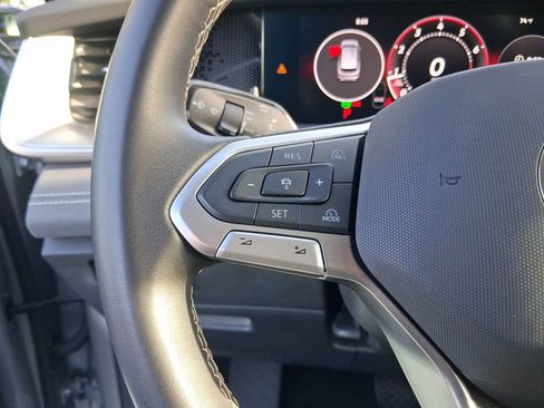 Certified 2025 Volkswagen Tiguan SE image 19