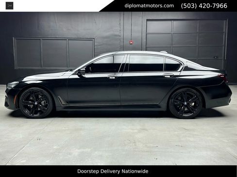 Used 2018 BMW 740i image 3