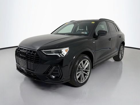 Used 2023 Audi Q3 2.0T Premium w/ Black Optic Sport Package AWD/4WD image 3
