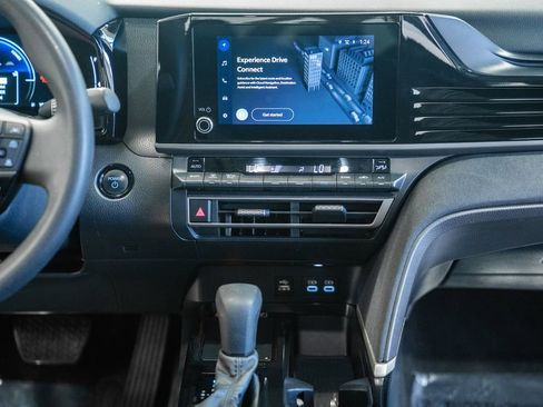 Used 2025 Toyota Camry LE FWD image 19