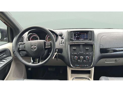 Used 2017 Dodge Grand Caravan SXT FWD image 16
