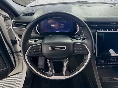 Used 2022 Jeep Grand Cherokee Altitude image 15