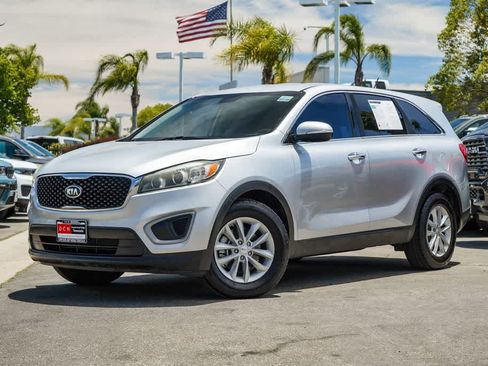 Used 2017 Kia Sorento L FWD image 2