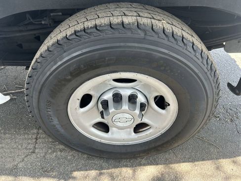 Used 2019 Chevrolet Express 2500 w/ Driver Convenience Package RWD image 10