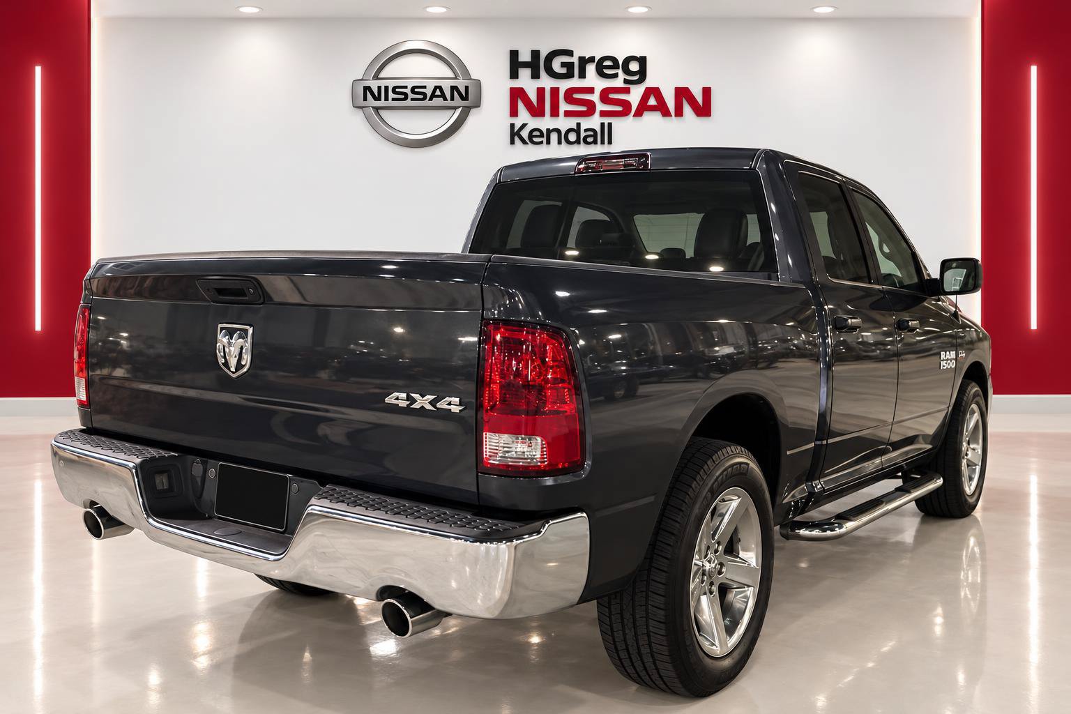 Used 2017 RAM 1500 Express AWD/4WD image 4