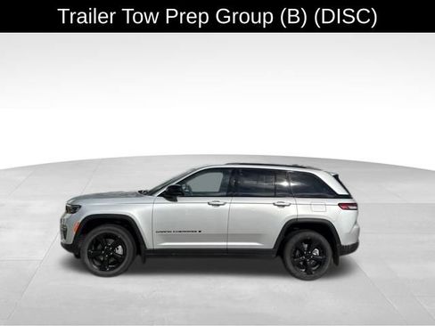 Used 2023 Jeep Grand Cherokee Limited w/ Black Appearance Package AWD/4WD image 5