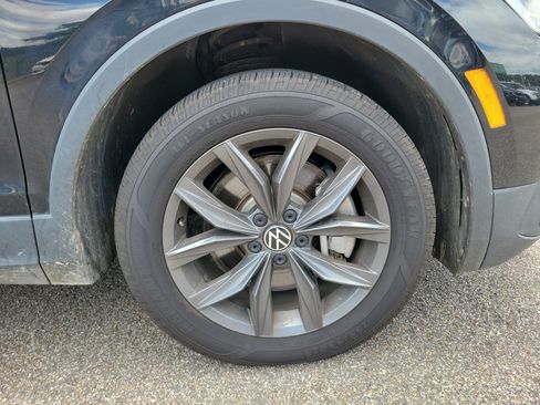 Used 2023 Volkswagen Tiguan SE FWD image 24