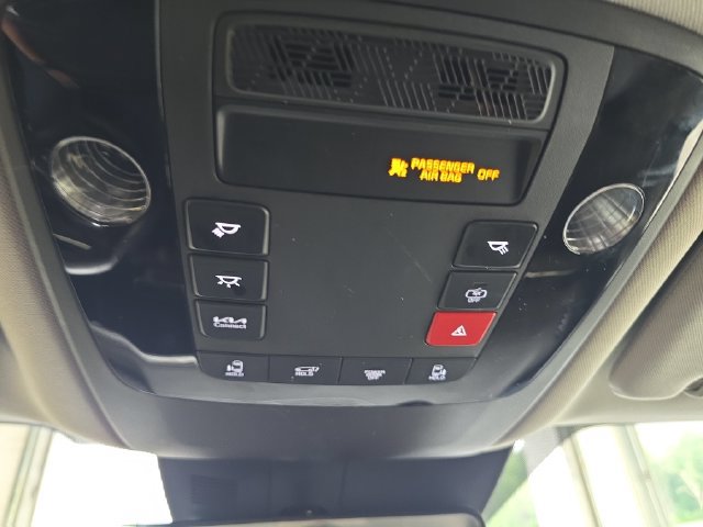 Used 2025 Kia Carnival EX FWD image 23