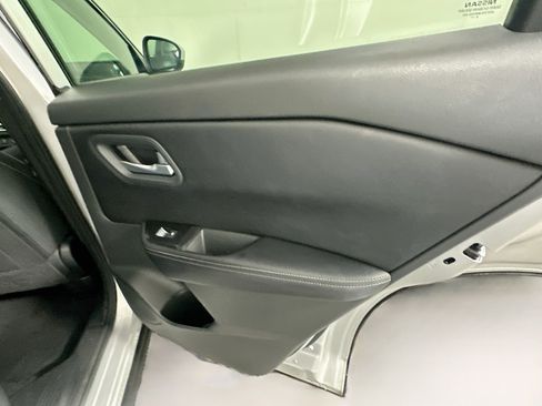 Used 2025 Nissan Rogue SV AWD/4WD image 29