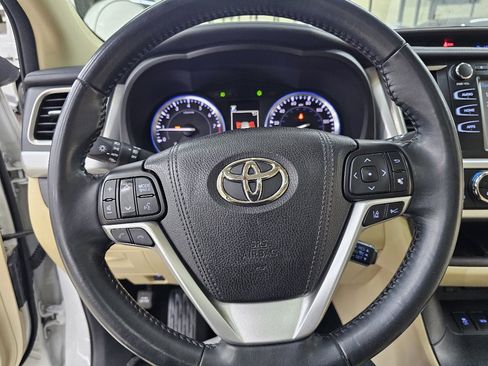 Used 2018 Toyota Highlander XLE image 32