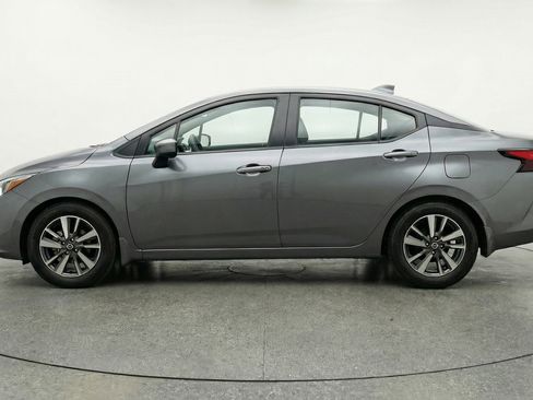 Used 2025 Nissan Versa SV image 5