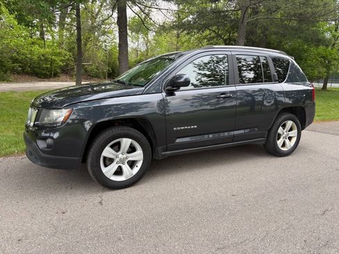 Used 2014 Jeep Compass Latitude w/ Sun/Sound Group AWD/4WD image 3