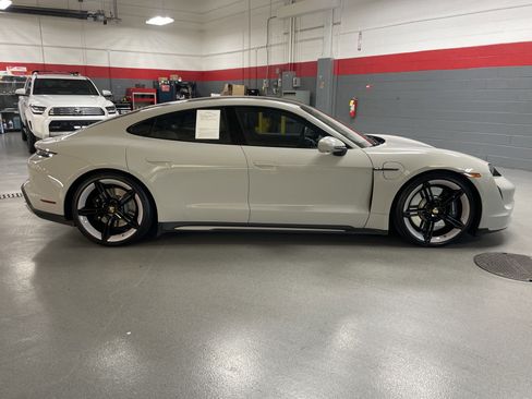 Used 2021 Porsche Taycan Turbo image 11