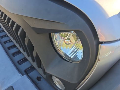 Used 2018 Jeep Wrangler Unlimited Sport S AWD/4WD image 23