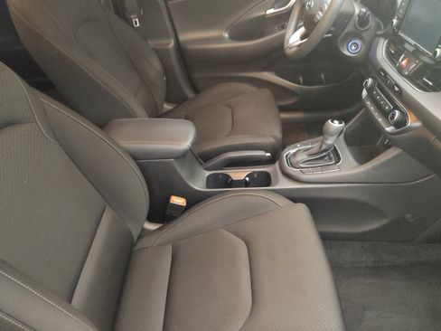 Used 2018 Hyundai Elantra GT FWD image 21