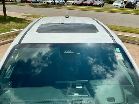 Used 2024 GMC Canyon AT4 w/ Technology Package AWD/4WD image 11