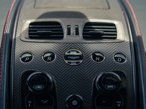 Used 2015 Aston Martin Vanquish Coupe RWD image 12