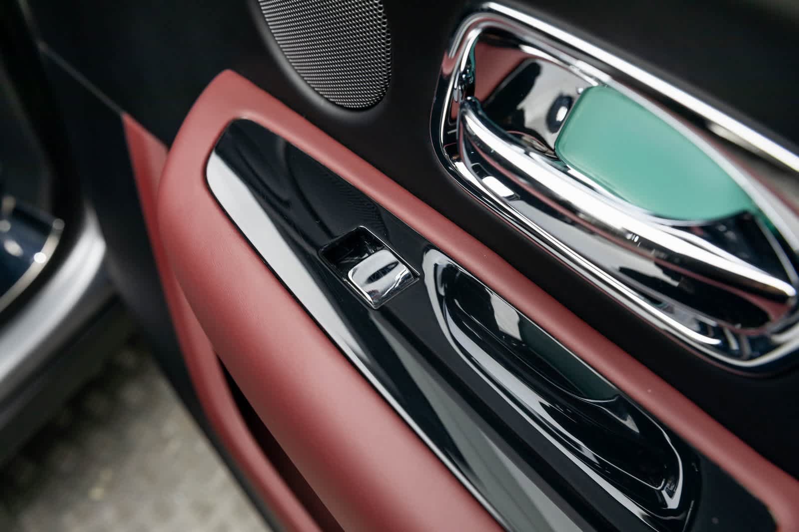Certified 2022 Rolls-Royce Cullinan AWD/4WD image 37