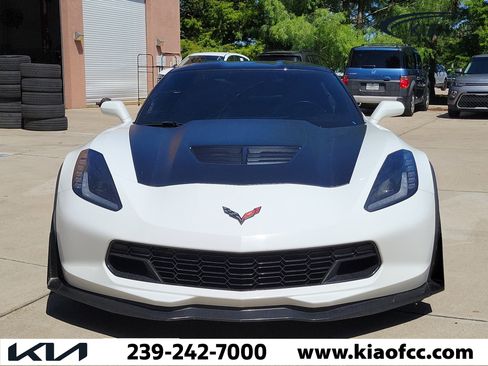 Used 2015 Chevrolet Corvette Z06 w/ 3LZ Preferred Equipment Group RWD image 2