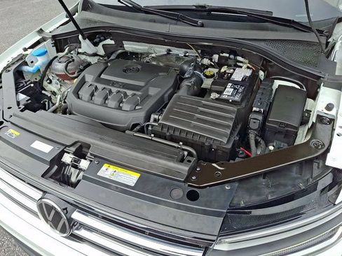 Certified 2024 Volkswagen Tiguan SE w/ Panoramic Sunroof Package AWD/4WD image 33