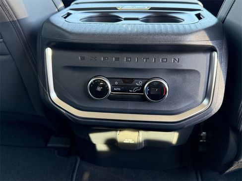 New 2025 Ford Expedition Active image 41