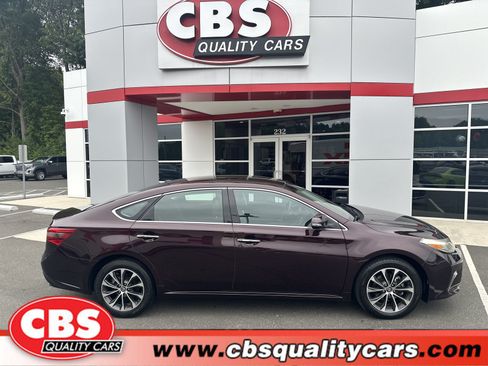 Used 2017 Toyota Avalon XLE w/ Carpet Mat Package FWD image 1