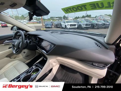 Certified 2021 Buick Envision Avenir w/ Technology Package II AWD/4WD image 33
