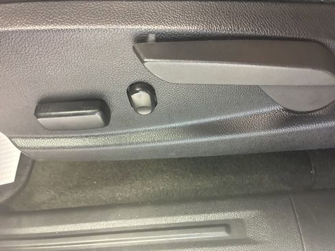 Used 2018 GMC Canyon SLT w/ Driver Alert Package image 16