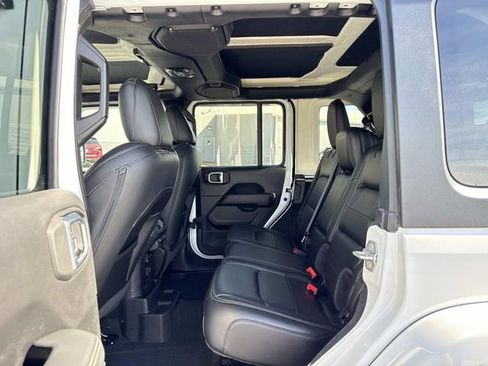 Used 2020 Jeep Wrangler Unlimited Sahara AWD/4WD image 12