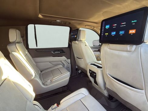 Used 2025 GMC Yukon XL Denali w/ Denali Reserve Package image 18