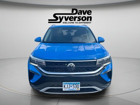 Used 2023 Volkswagen Taos SE AWD/4WD image 2
