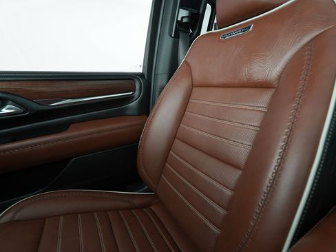 Used 2023 GMC Yukon Denali Ultimate image 32