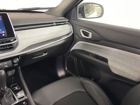 Used 2025 Jeep Compass Latitude image 19