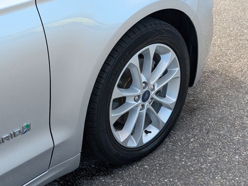 Used 2019 Ford Fusion SE FWD image 12