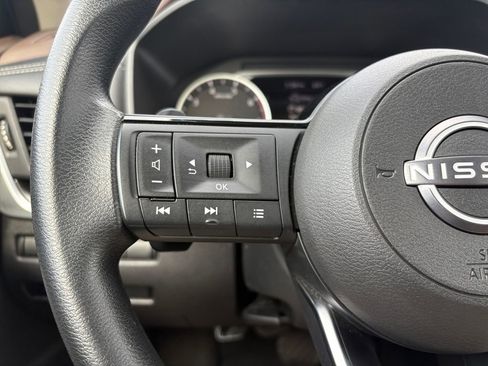 Used 2023 Nissan Rogue SV image 15