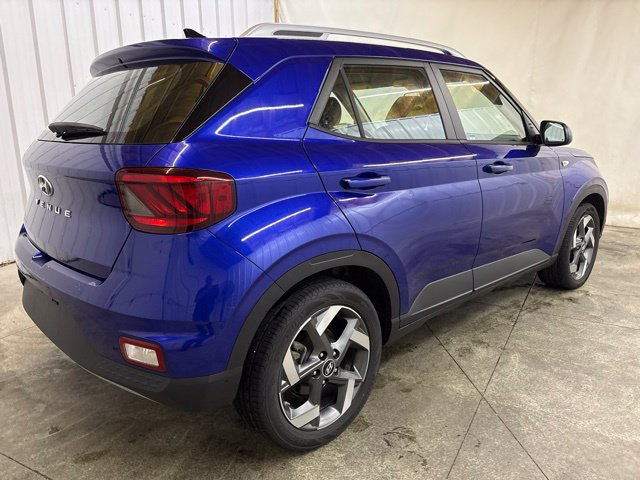 Used 2022 Hyundai Venue SEL FWD image 5