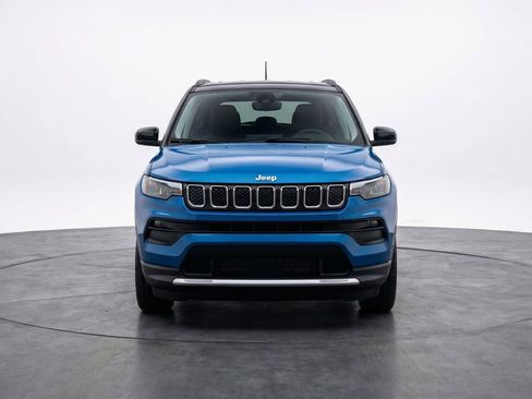 Used 2025 Jeep Compass Limited AWD/4WD image 2