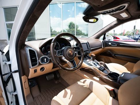 Used 2015 Porsche Cayenne Turbo AWD/4WD image 28