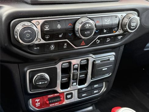 Used 2018 Jeep Wrangler Unlimited Rubicon AWD/4WD image 23