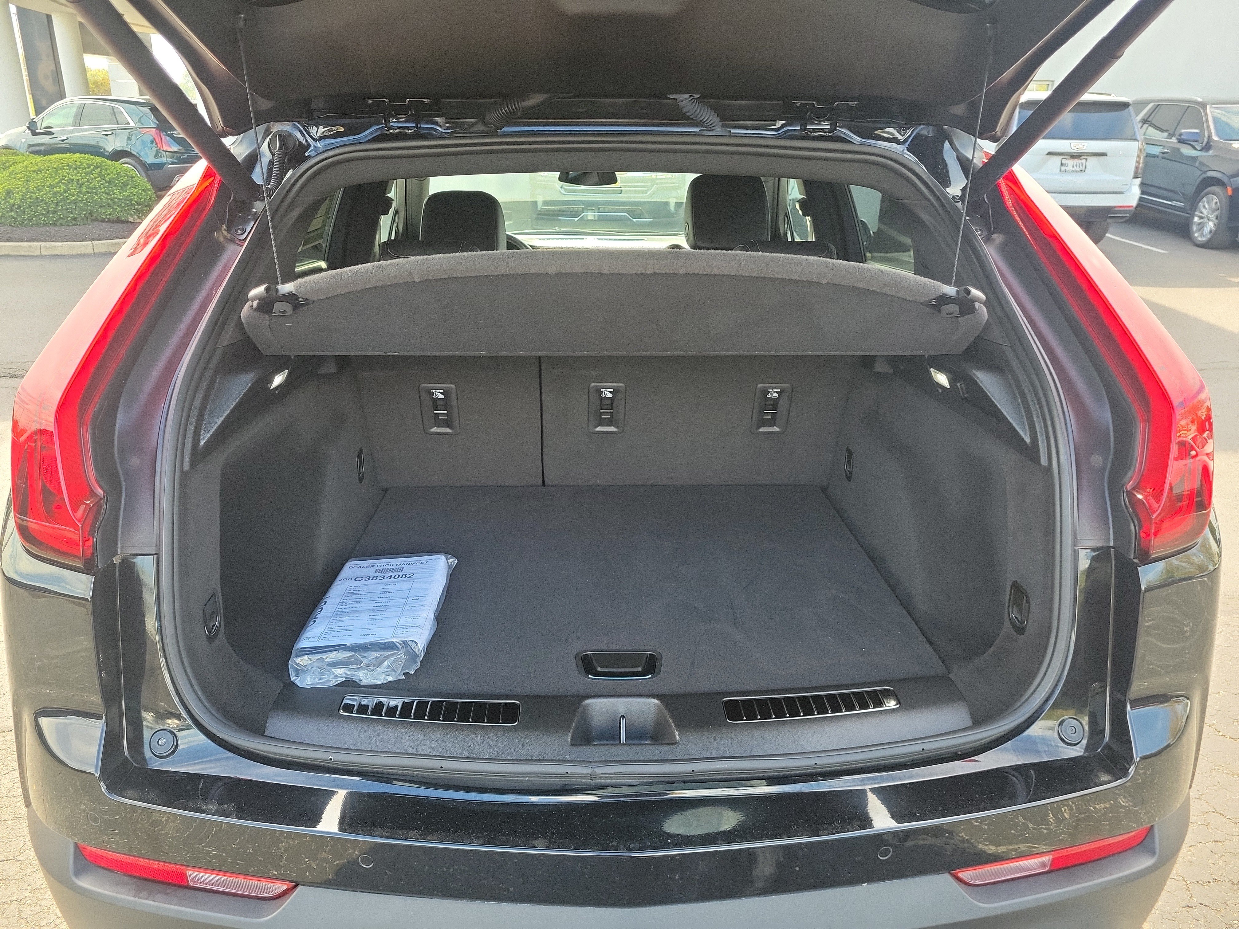 Used 2023 Cadillac XT4 Premium Luxury w/ Cold Weather Package AWD/4WD image 8