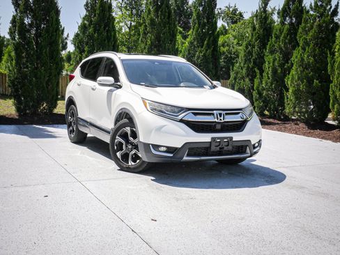 Used 2018 Honda CR-V Touring image 2