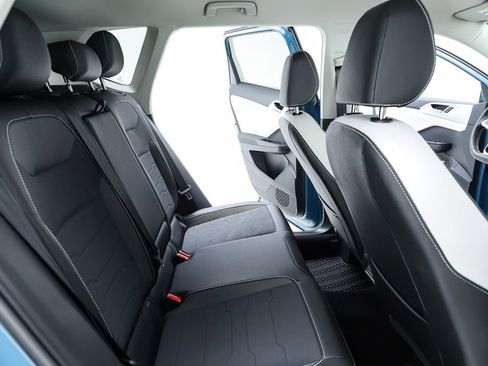 New 2026 Volkswagen Taos SE FWD image 71