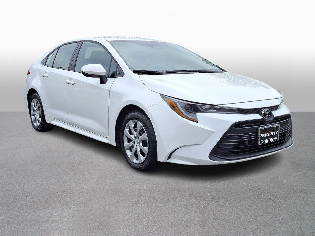 Used 2025 Toyota Corolla LE FWD image 3