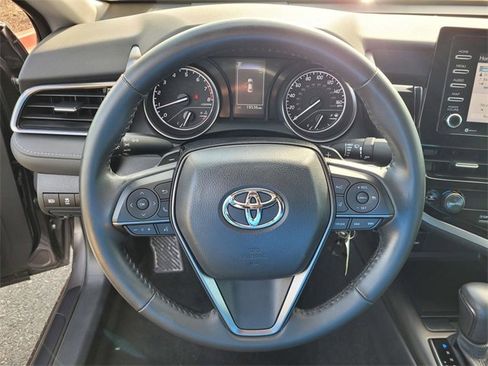 Used 2023 Toyota Camry SE image 19