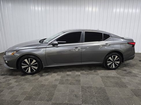 Used 2022 Nissan Altima 2.5 SV w/ SV Premium Package image 5