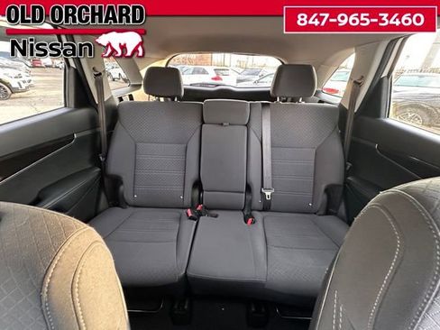 Used 2018 Kia Sorento LX image 9