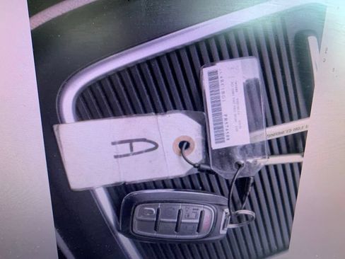 Used 2023 Chrysler Pacifica Touring-L FWD image 15