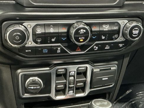 Used 2022 Jeep Wrangler Unlimited Sahara w/ Cold Weather Group image 17