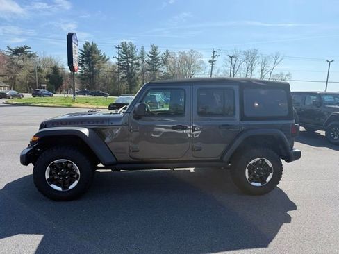 Used 2022 Jeep Wrangler Unlimited Rubicon w/ Cold Weather Group image 6