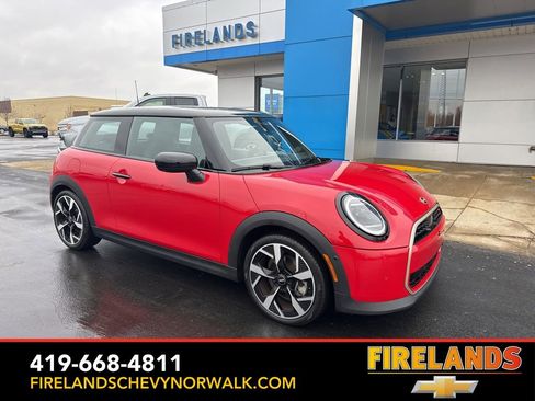 Used 2025 MINI Cooper S image 1